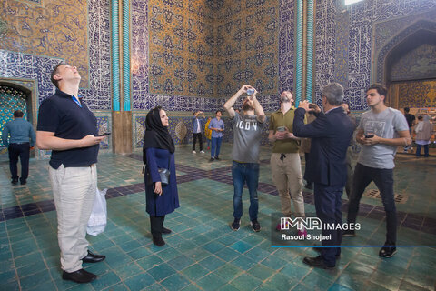 بازدید رئیس بنیاد جهانی انرژی از آثار باستانی اصفهان