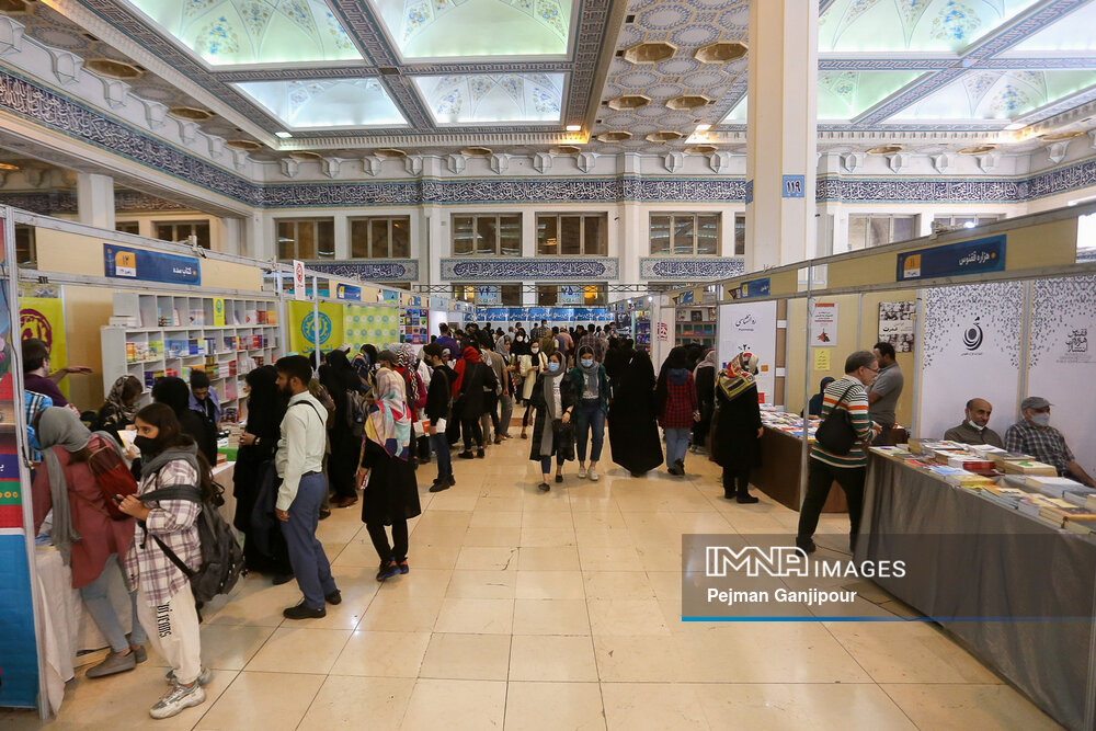 رمضانی: ۱۶ ناشر از حضور در نمایشگاه کتاب سال آینده محروم شدند/تمدید نمایشگاه مجازی