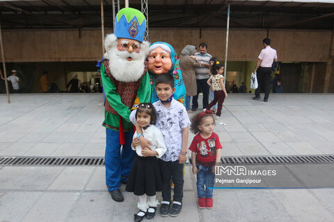 کودکان و نوجوانان در سی و سومین نمایشگاه بین المللی کتاب تهران