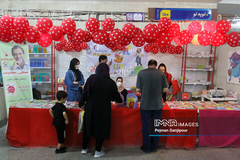 کودکان و نوجوانان در سی و سومین نمایشگاه بین المللی کتاب تهران