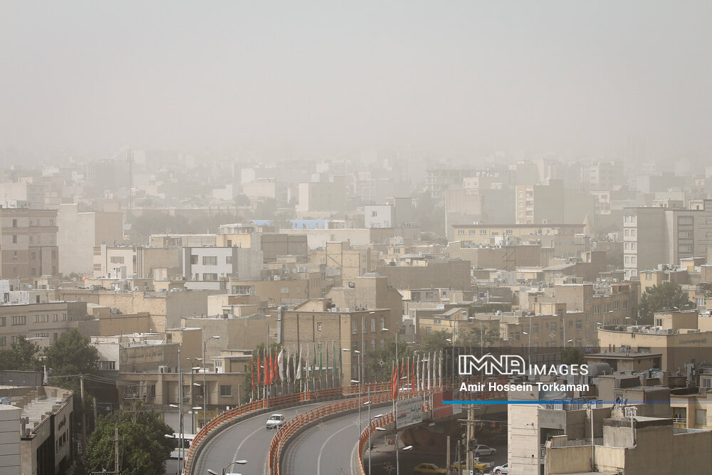 فعالیت کانون‌های گردوخاک داخلی همراه با افزایش شاخص آلودگی هوا در اصفهان
