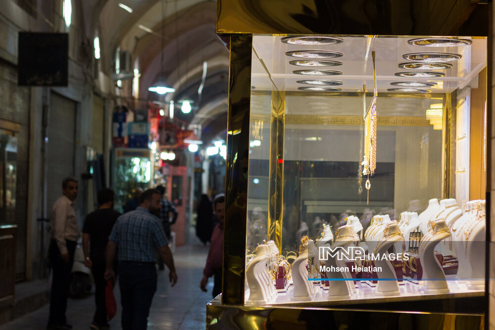 کاهش قیمت طلا در بازارهای جهانی و داخلی + تحلیل طلا امروز