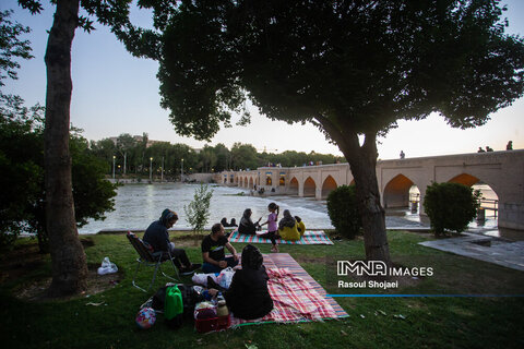Zayanderud enlivened Isfahan