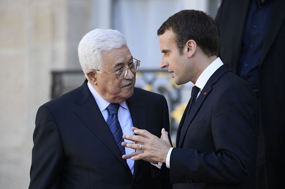 دعوت ماکرون از محمود عباس برای سفر به فرانسه