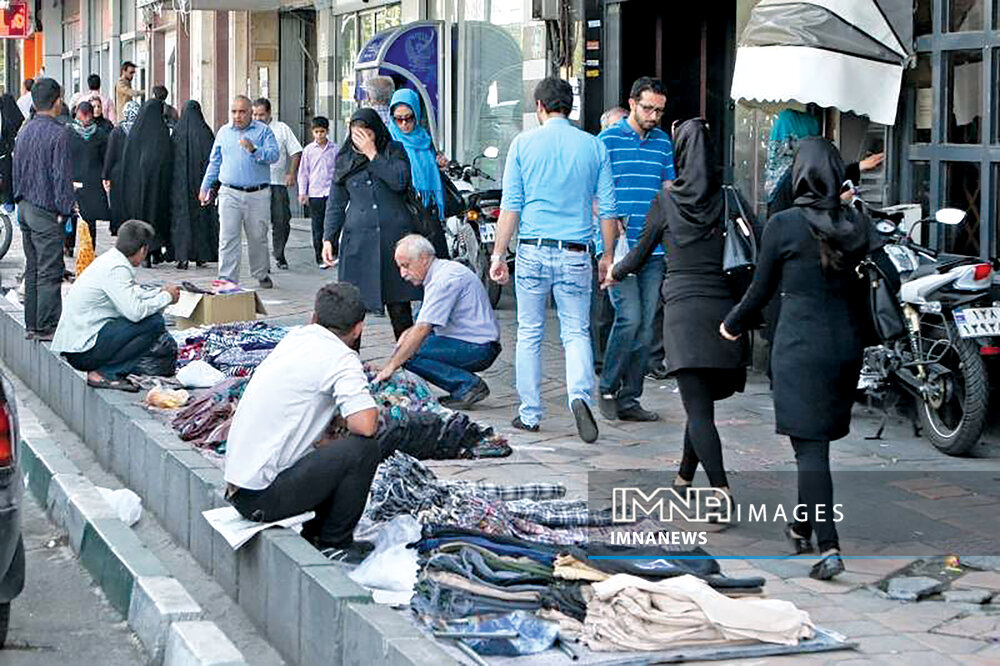 پلیس و قوه‌قضاییه به موضوع مافیای دست‌فروشی در تهران ورود کنند