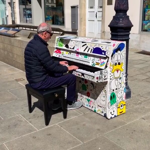 زیباسازی لوکزامبورگ با نصب پیانوها در فضاهای عمومی