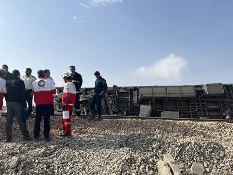 مسافران سانحه‌دیده قطار به یزد منتقل می‌شوند