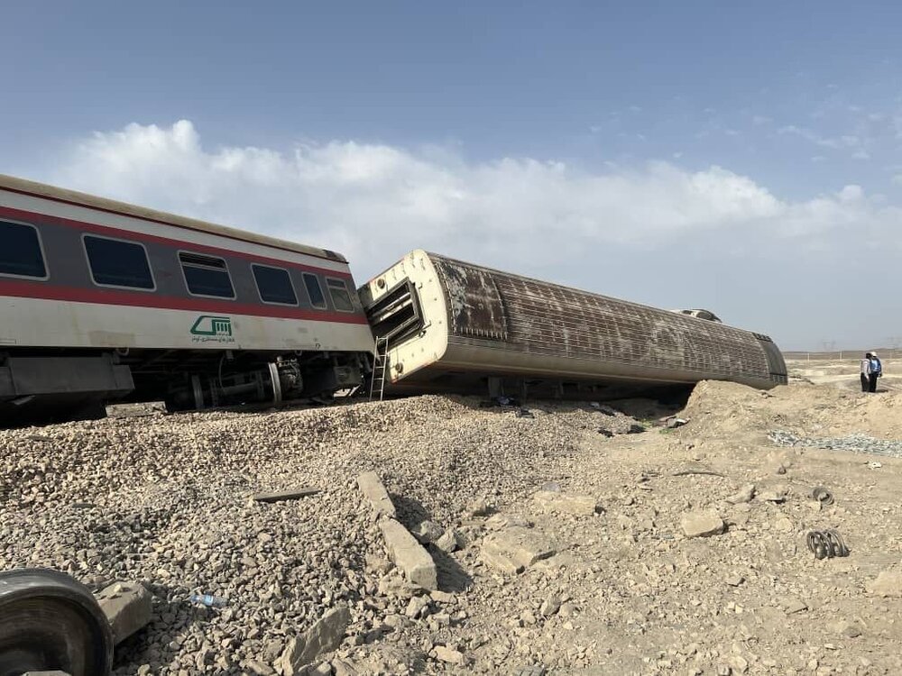 فرودگاه طبس برای انتقال ۲۴ ساعته مصدومان حادثه قطار مشهد - یزد اعلام آمادگی کرد