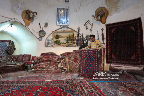 چهارمحال و بختیاری قطب‌ تولید رنگ‌های طبیعی فرش ایران