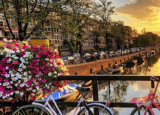 آمستردام برای گردشگران مالیات سنگین وضع می‌کند
