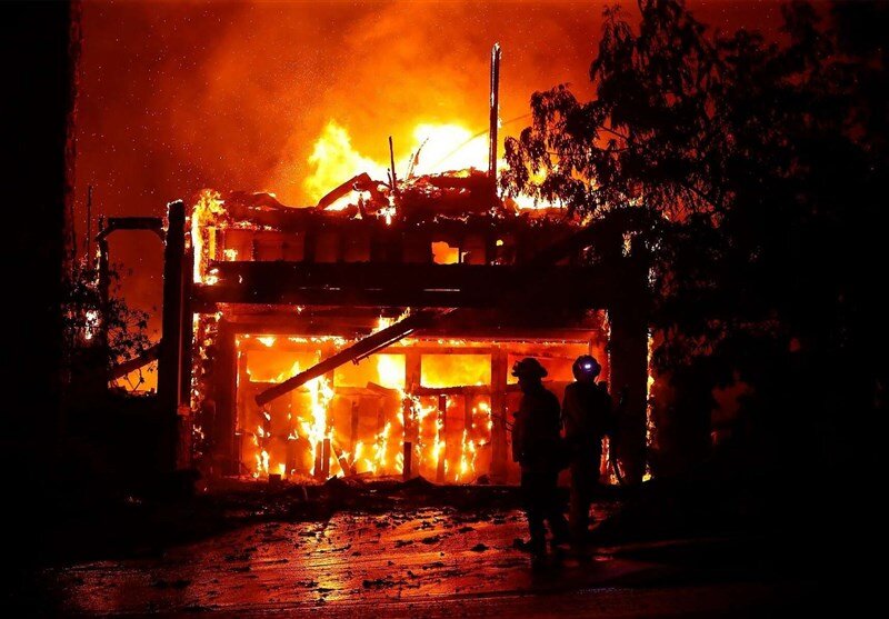 آتش‌سوزی ۵ مغازه و یک مرکز آموزشی در رشت