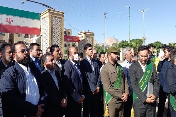 تجدید میثاق وزیر راه‌وشهرسازی با آرمان‌های والای شهدا در اصفهان