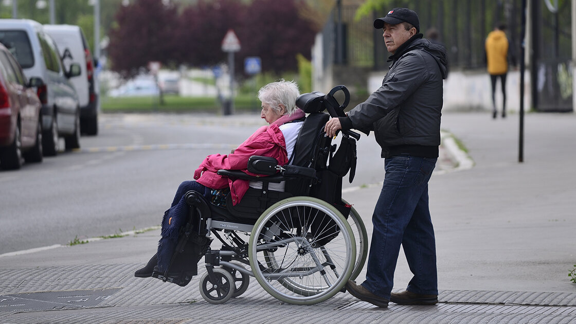 چالش شهرهای خودرومحور برای سالمندان