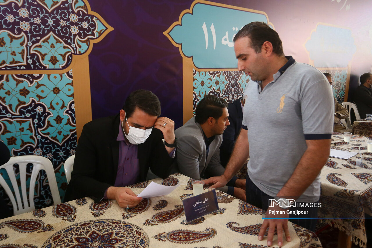 میز خدمت شهرداری و شورای شهر اصفهان در نماز جمعه رهنان
