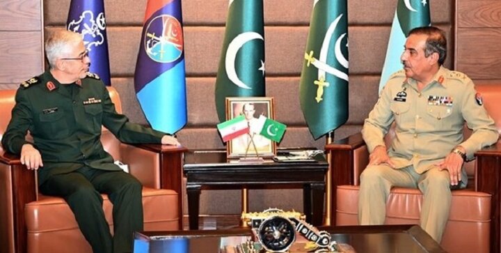 دیدار رئیس کمیته مشترک رؤسای ستاد ارتش پاکستان با سرلشکر باقری