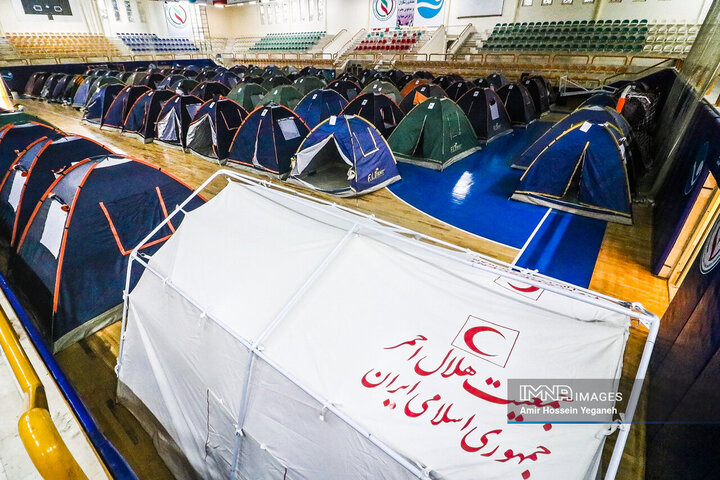 ارسال ۱۰۰۰ دستگاه چادر امدادی از اصفهان به خوی