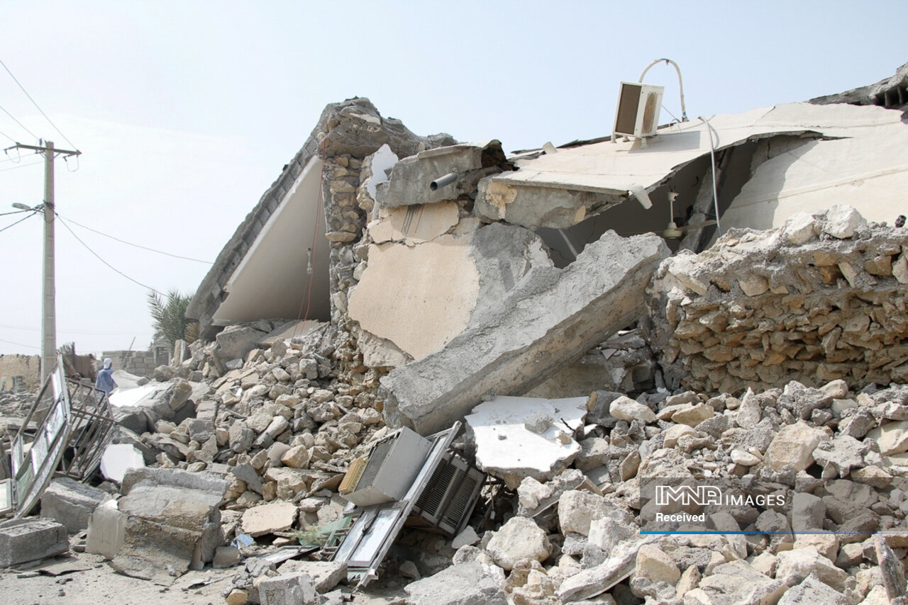 سفر وزیر بهداشت به عنوان نماینده ویژه رئیس جمهور به مناطق زلزله‌زده «خوی»