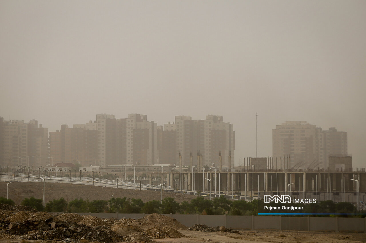 استقرار هوای ناسالم در اصفهان/ایستگاه‌ جی و رودکی در وضعیت قرمز و بنفش