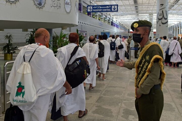 Muslim pilgrims converge on Mount Arafat