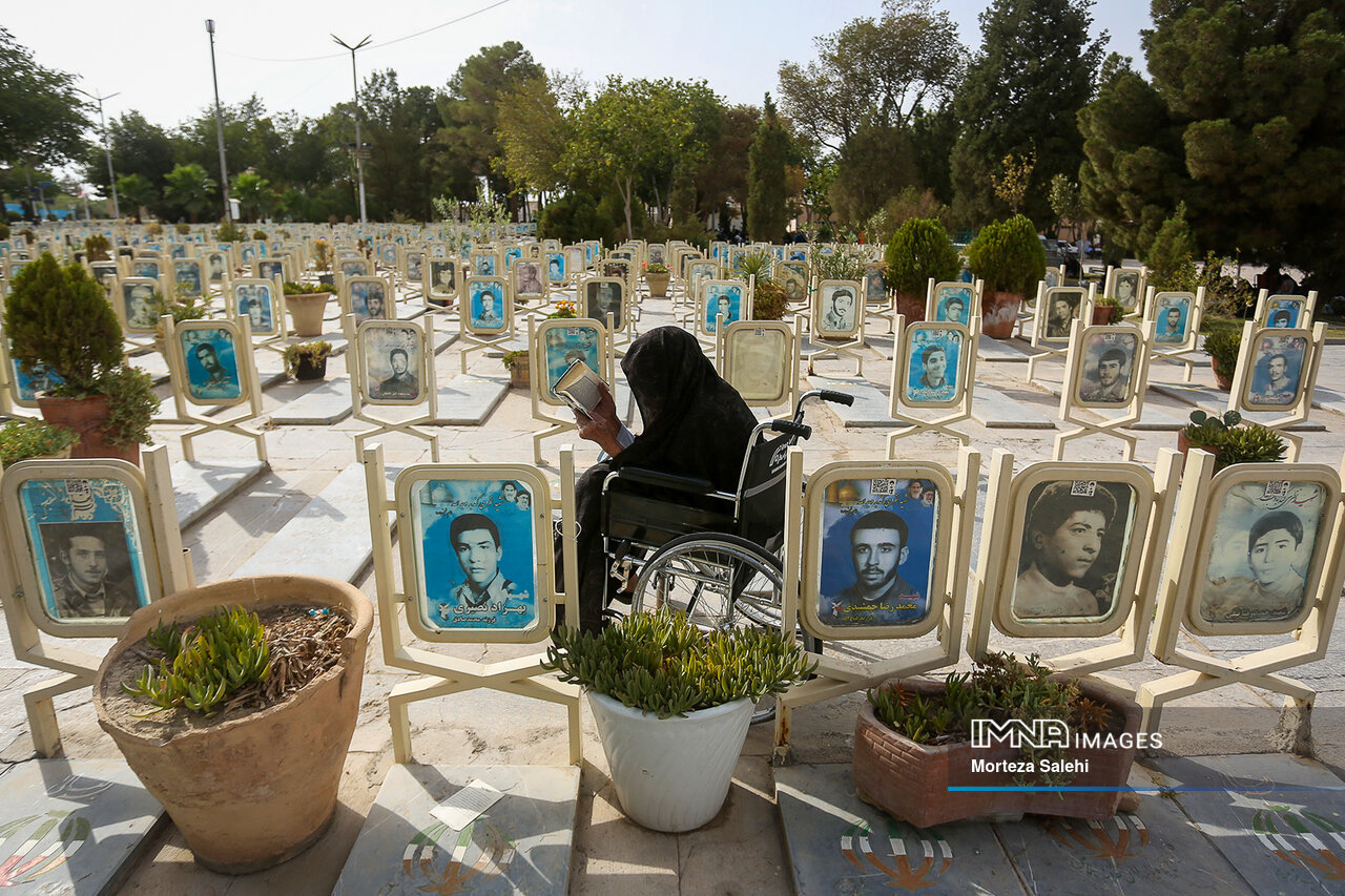 خاکسپاری دو شهید نیروی انتظامی در گلستان شهدای اصفهان
