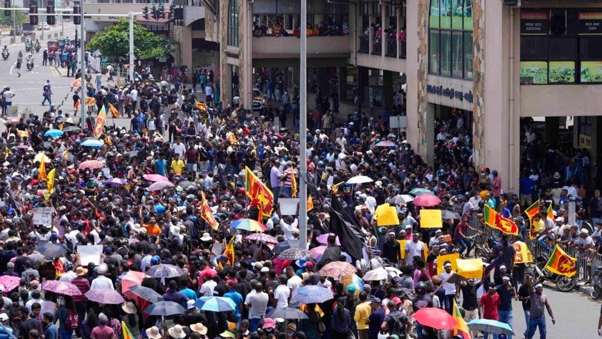 رئیس‌جمهور موقت سریلانکا کناره‌گیری کرد