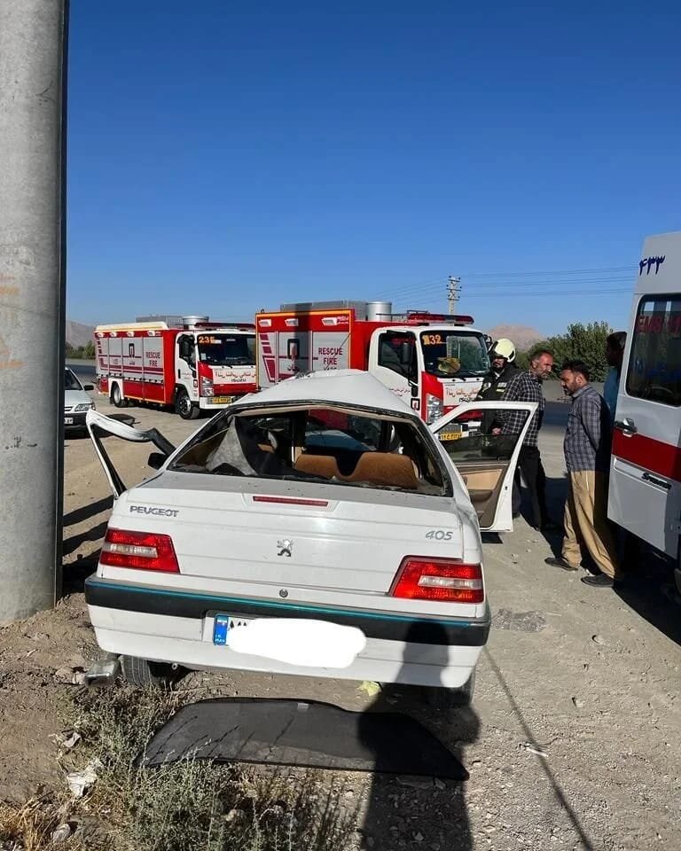 حبس شدن دو نفر در خودرو در تصادف کمربندی شرق اصفهان+عکس