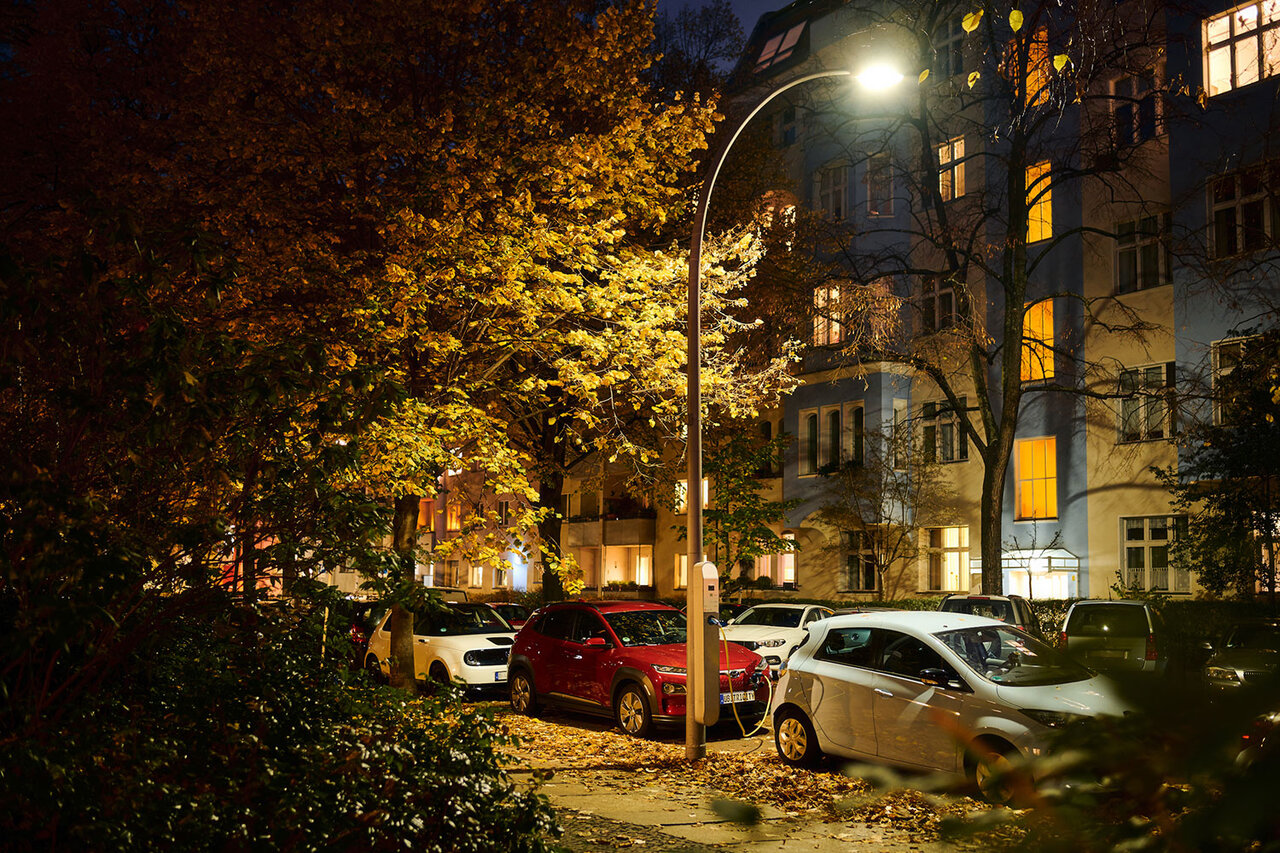 چراغ‌های خیابانی در برلین شارژر خودروهای برقی می‌شود