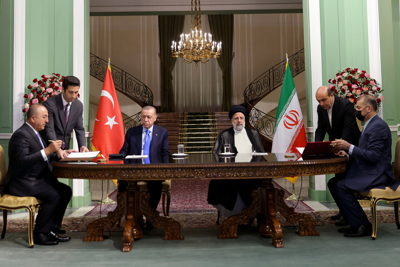 ایران و ترکیه، ۸ سند و یادداشت تفاهم همکاری امضا کردند