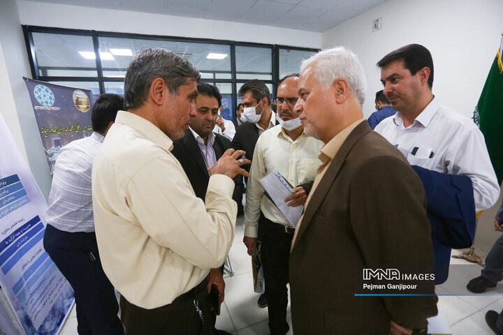 بازدید شهردار اصفهان از نمایشگاه دستاوردهای شرکت های شهرک علمی تحقیقاتی
