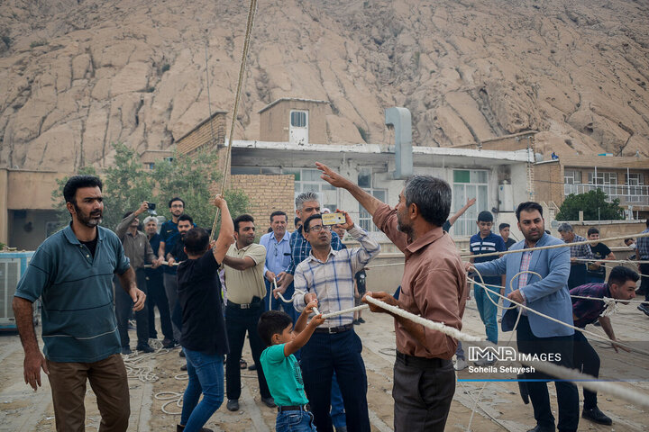 آیین سنتی برافراشتن خیمه های حسینی زرقان فارس