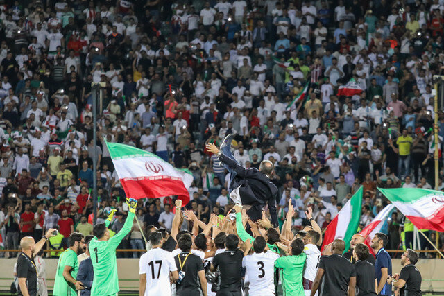 درخواست فیفا از ایران برای حضور زنان در ورزشگاه‌های لیگ‌برتر 