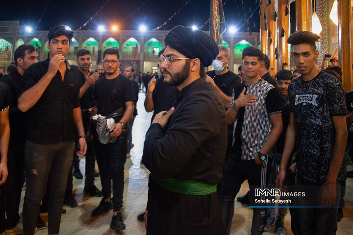 عزاداران حسینی در حرم شاهچراغ