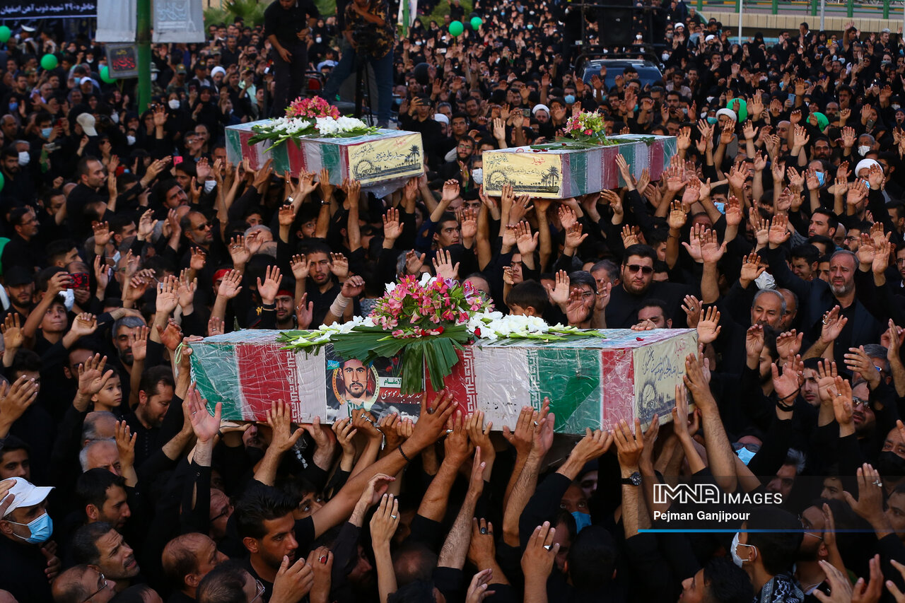 تشییع شهدای تازه تفحص شده دفاع مقدس در اصفهان