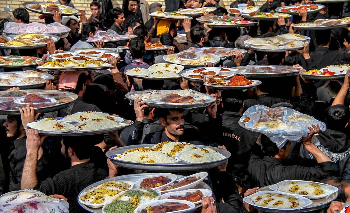 آئین پخت غذای نذری تاسوعای حسینی در اراضی مبارکه برگزار شد