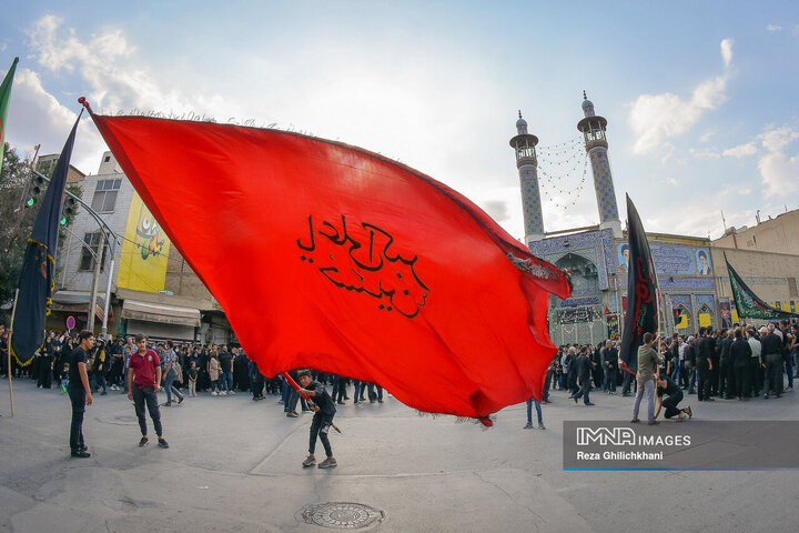 عزاداری ظهر عاشورا در نجف آباد