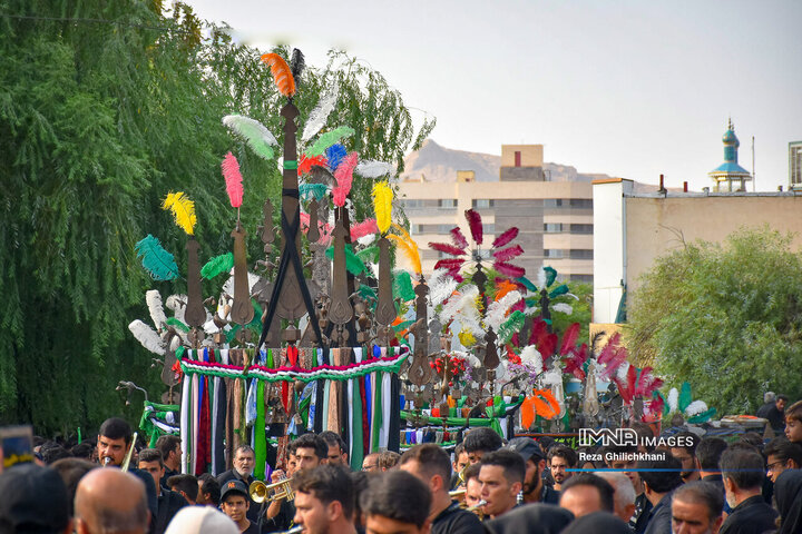 عزاداری ظهر عاشورا در نجف آباد