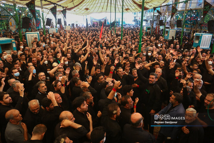 شور حسینی مردم اصفهان در ظهر عاشورا