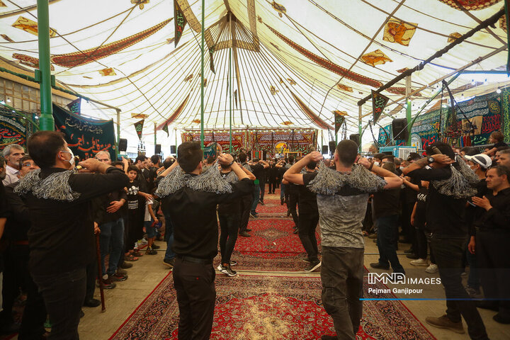 شور حسینی مردم اصفهان در ظهر عاشورا