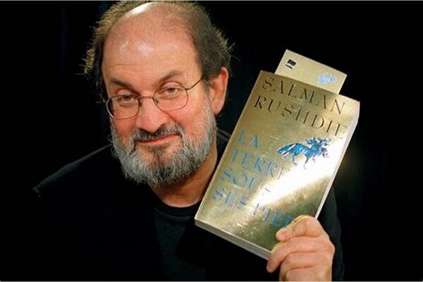 حمله به سلمان رشدی، نویسنده مرتد در نیویورک+عکس