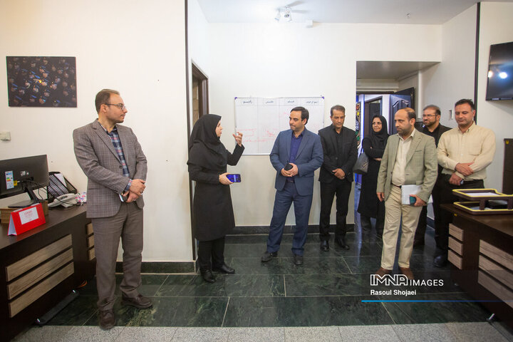 بازدید مدیرکل ارتباطات و امور بین‌الملل شهرداری اصفهان از مجتمع مطبوعاتی
