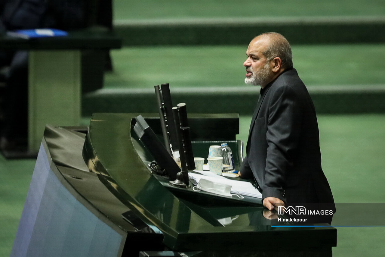 نه مجلس به تندوری برخی نمایندگان/ ۸۰ امضای سیاسی در قبال یک بخشنامه