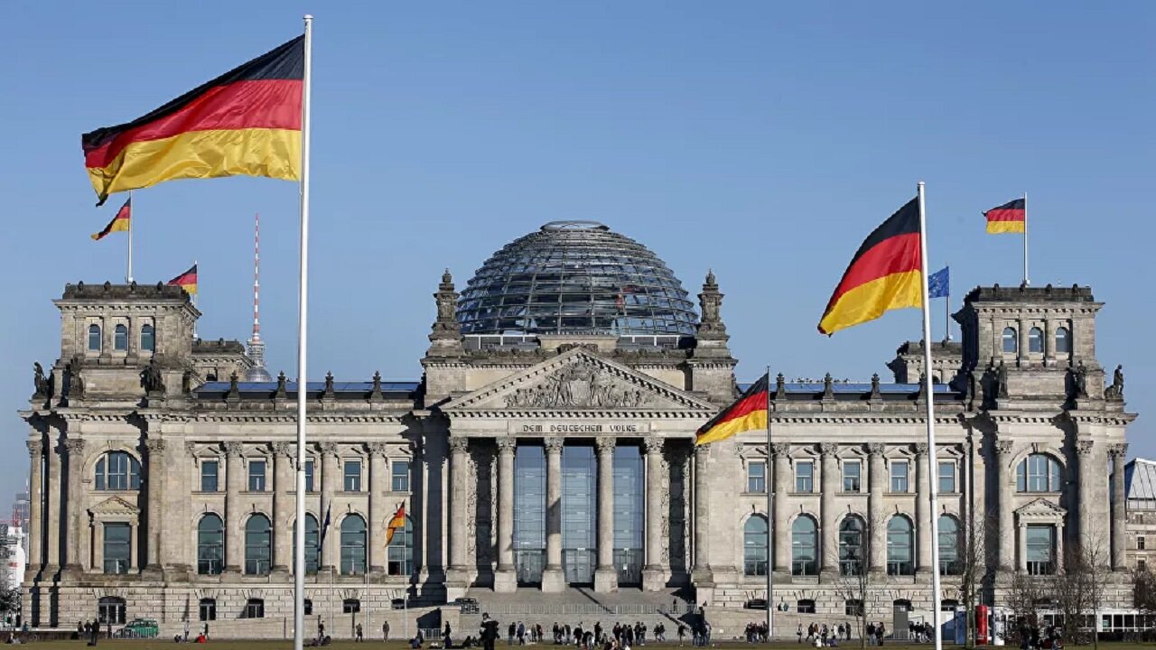 تجمع آلمانی‌ها در برابر پارلمان برای اعتراض به سیاست‌های دولت