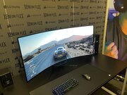 مانیتوری که با فشار دست به نمایشگر خمیده تبدیل می‌‎شود