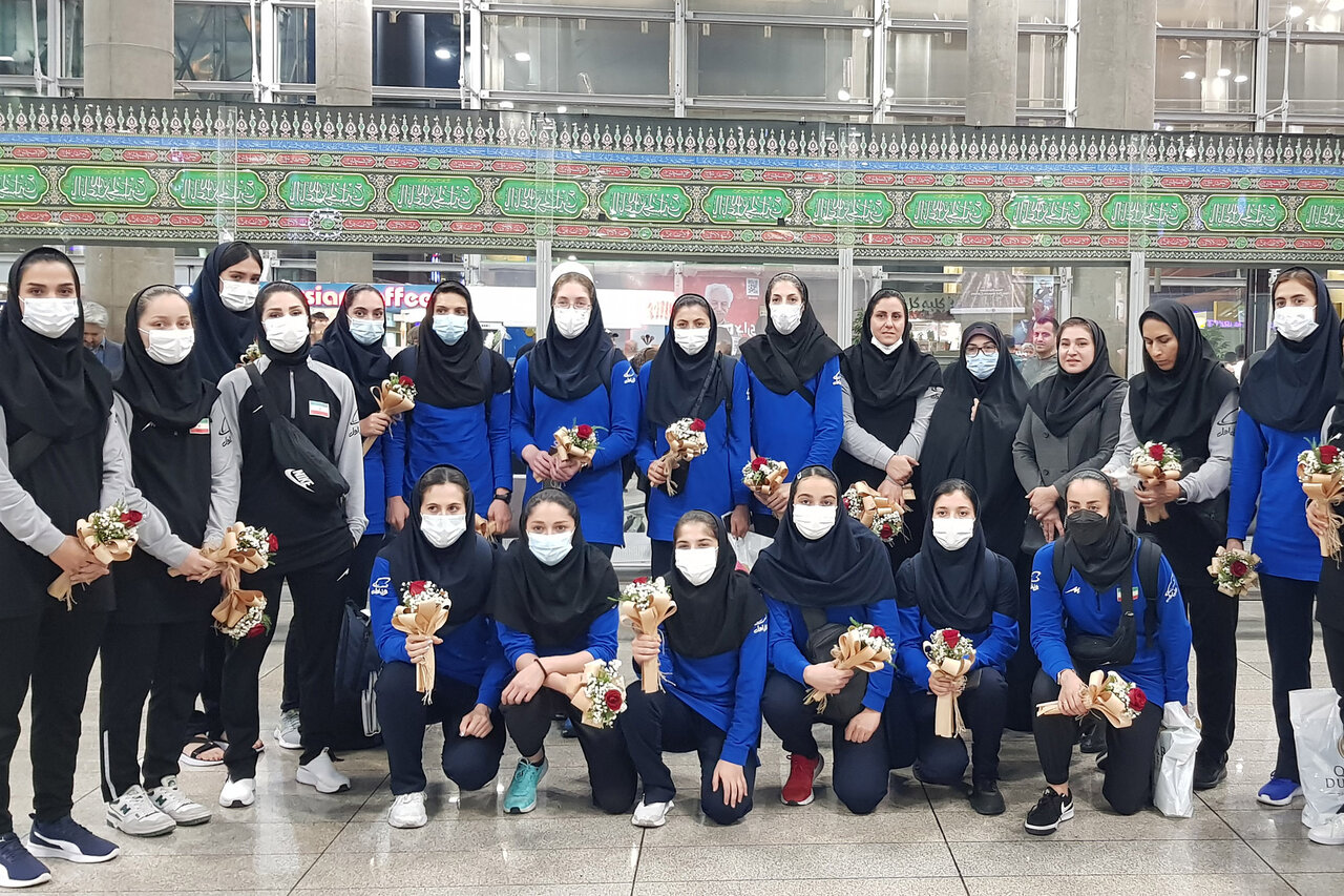 بازگشت تیم ملی والیبال زنان ایران به کشور+عکس