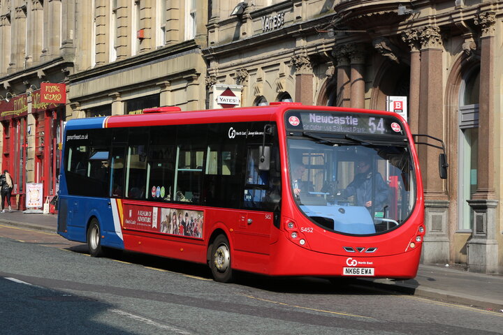 اتوبوس‌های کم‌آلاینده به بهبود کیفیت هوا در انگلستان کمک می‌کند