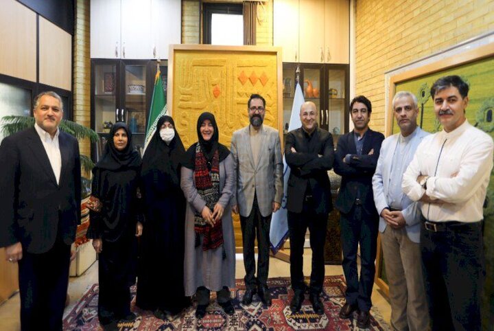 اعضای شورای سیاست‌گذاری هفتمین جشنواره فجر صنایع‌دستی حکم گرفتند