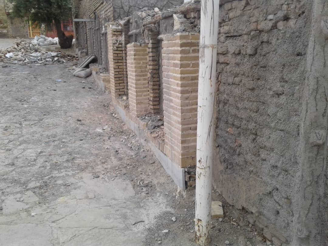 اعتراض شهروندان افوس نسبت به روند مرمت حمام قدیمی شهر+ عکس/پاسخ شهردار