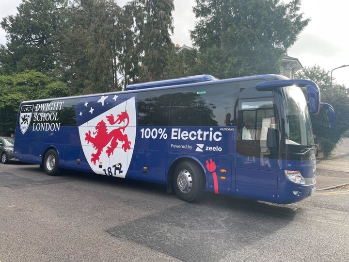 نخستین اتوبوس برقی دانش‌آموزان در لندن راه‌اندازی می‌شود