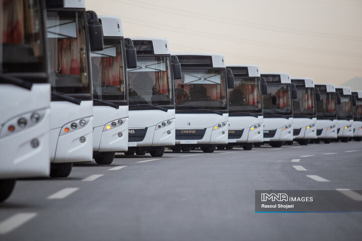 رونمایی از ۸۱ دستگاه اتوبوس جدید شهری