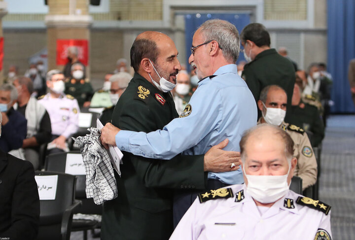 دیدار پیشکسوتان دفاع مقدس و خانواده‌های شهدا با رهبر معظم انقلاب